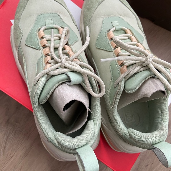 Puma shoes - Picture 2 of 2